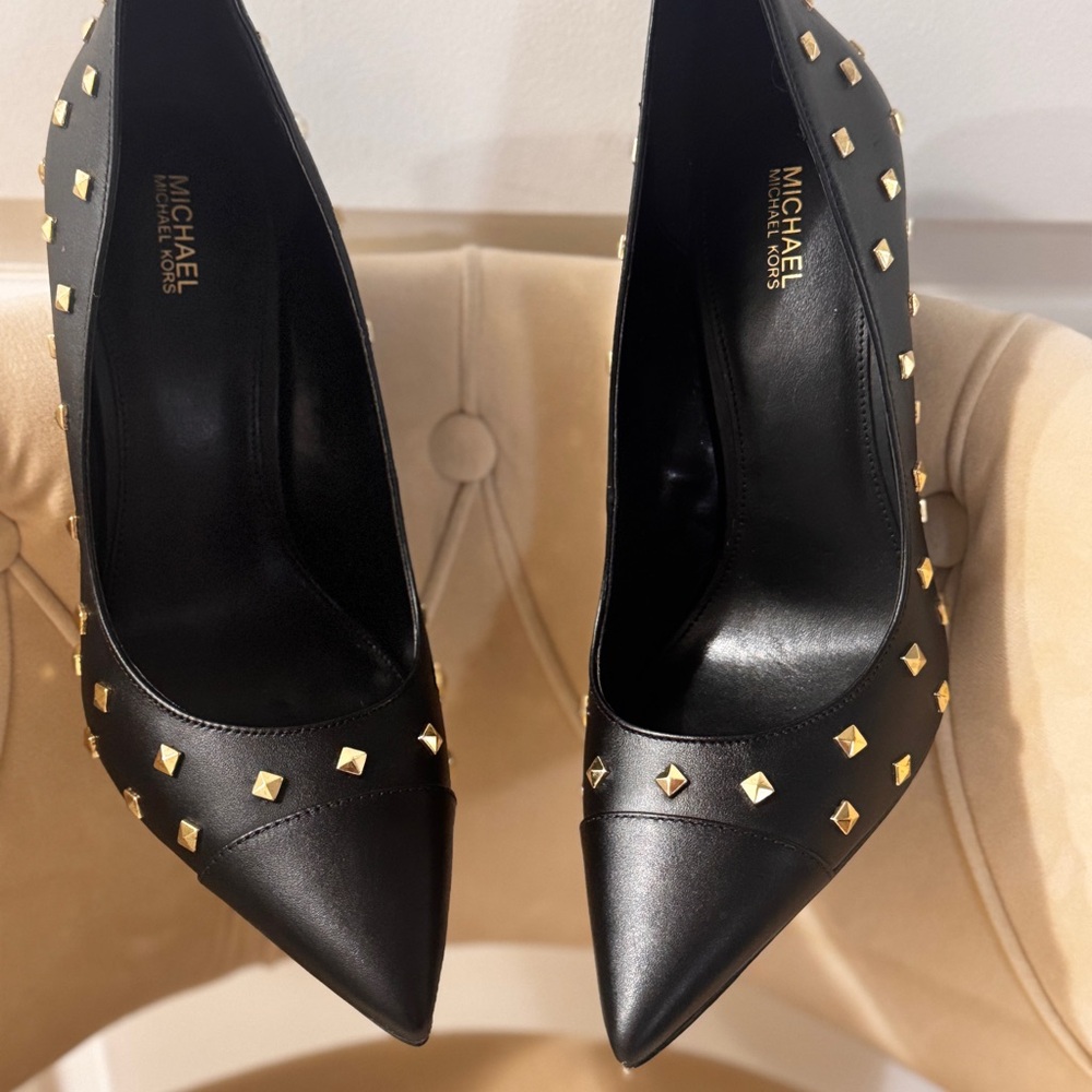 BRAND NEW Michael Kors Keke Black Pointed Leather Stiletto Pumps with Gold Studs - Picture 5 of 6